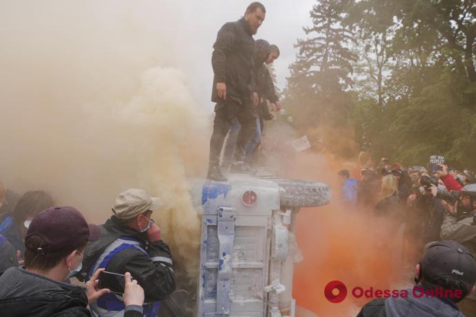 Во время акции протеста под Верховной Радой мужчина поджег себя