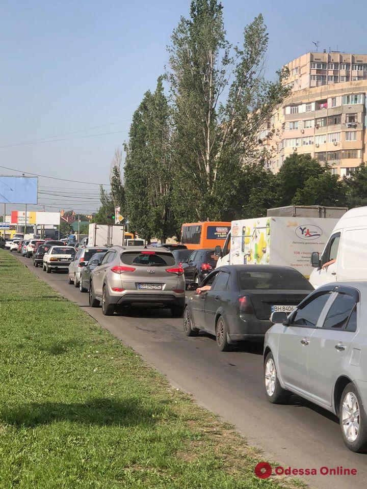 Одесские автомобилисты недовольны, что из-за выделенной полосы им приходится дольше добираться в центр
