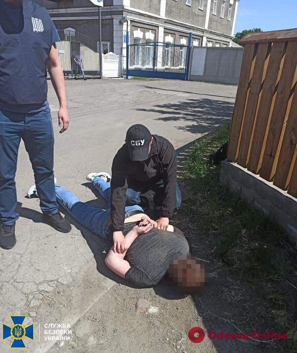 Госинспектора Одесской таможни поймали на взятке