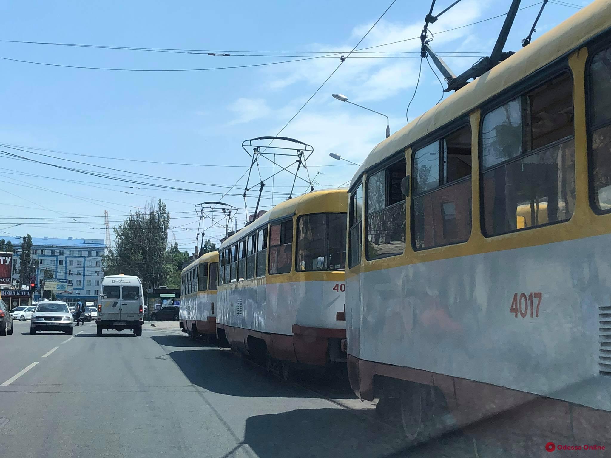 Из-за ДТП на Пересыпи парализовано движение трамваев