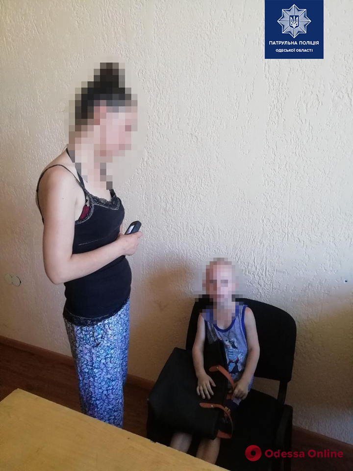 Одесские патрульные вернули домой потерявшегося 3-летнего мальчика