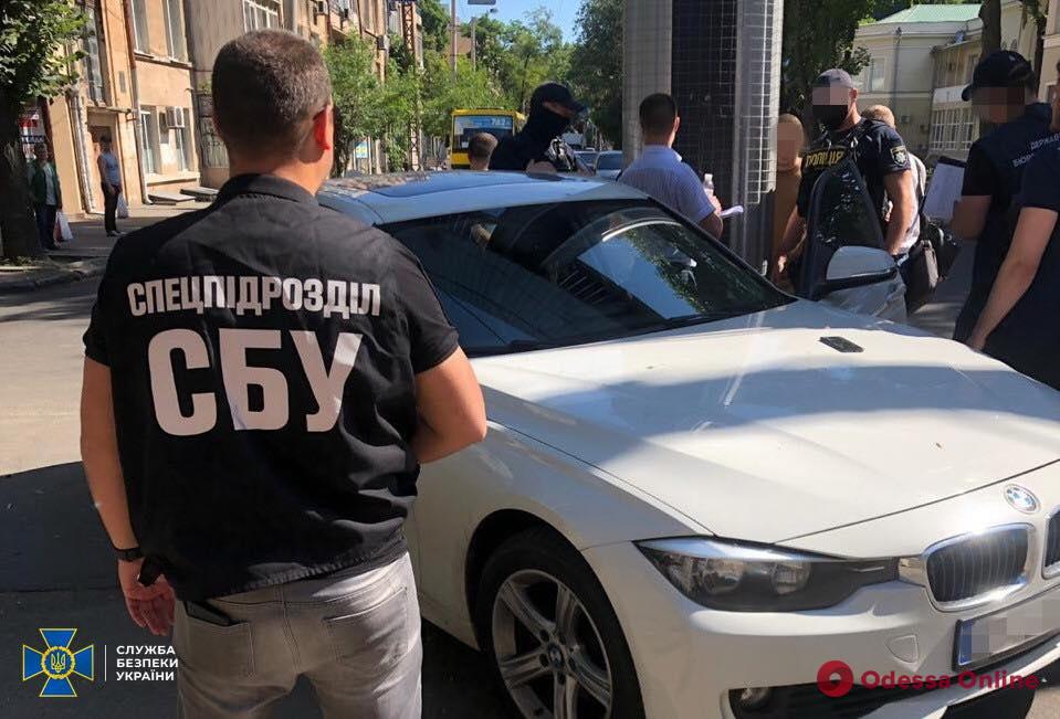 В Одессе СБУ поймала на взятке военного прокурора (фото)