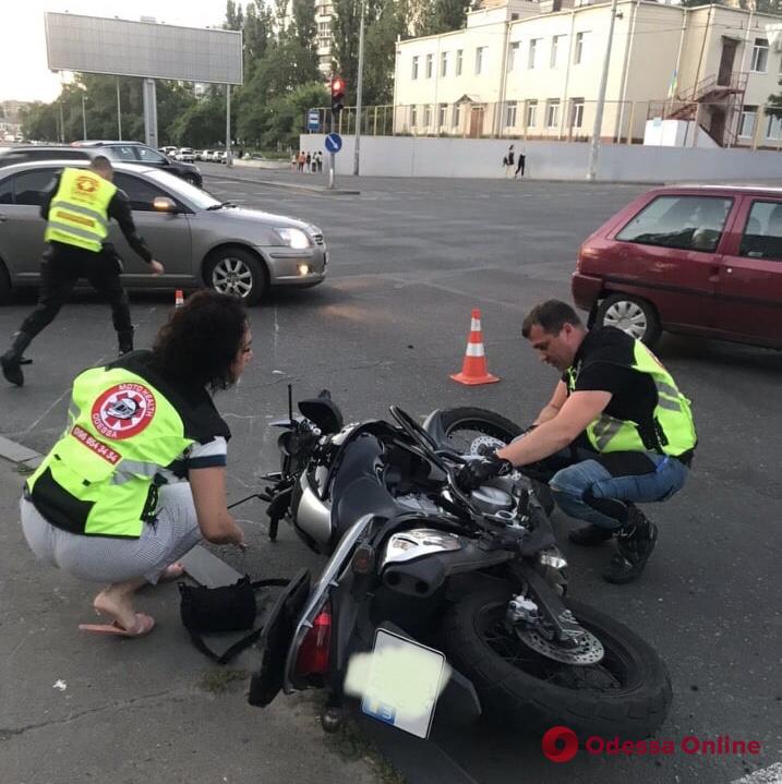 В Одессе Lexus сбил мотоциклиста (фото)