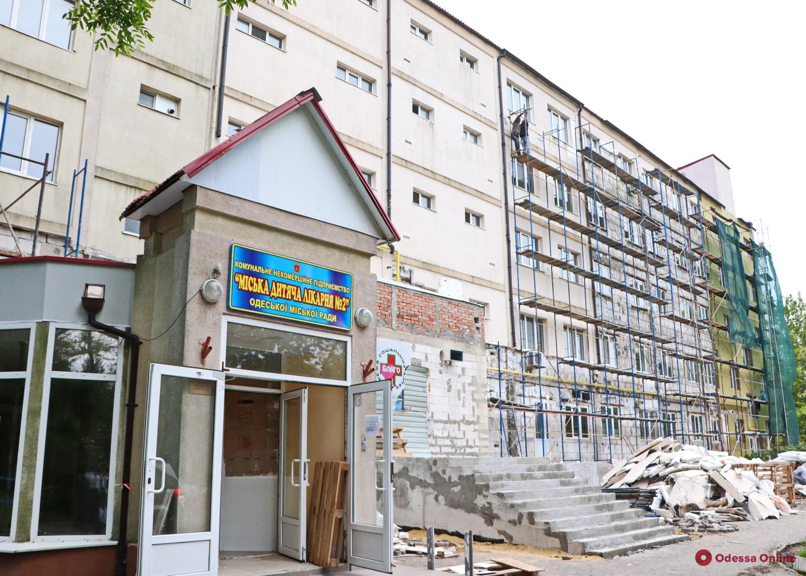 На Даче Ковалевского капитально ремонтируют детскую больницу (фото)