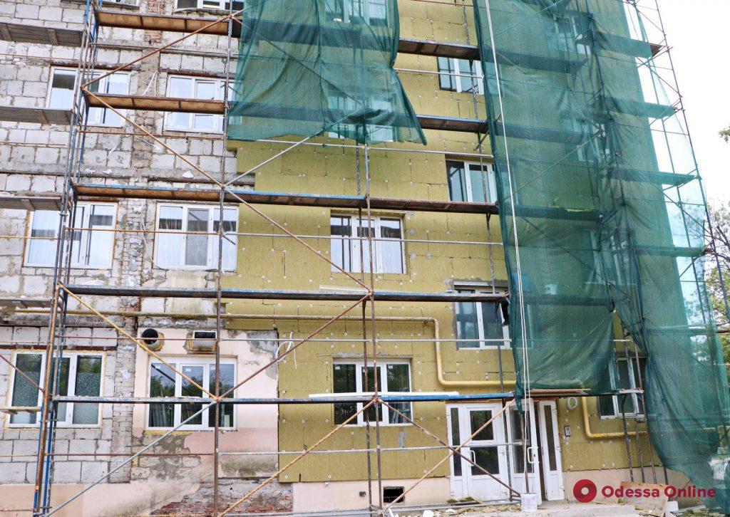 На Даче Ковалевского капитально ремонтируют детскую больницу (фото)
