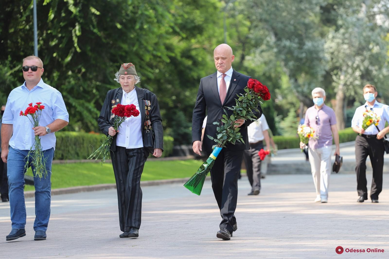 Геннадий Труханов почтил память погибших в годы Второй мировой войны (фото)