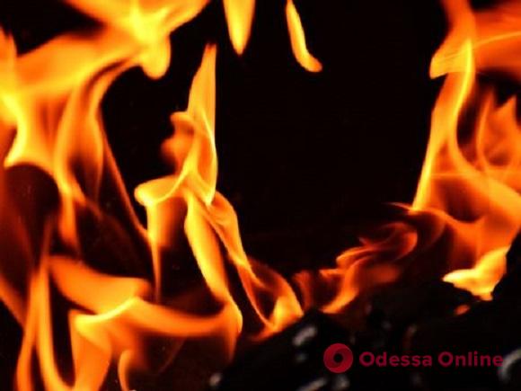 На поселке Котовского мужчина получил тяжелые ожоги во время пожара в квартире