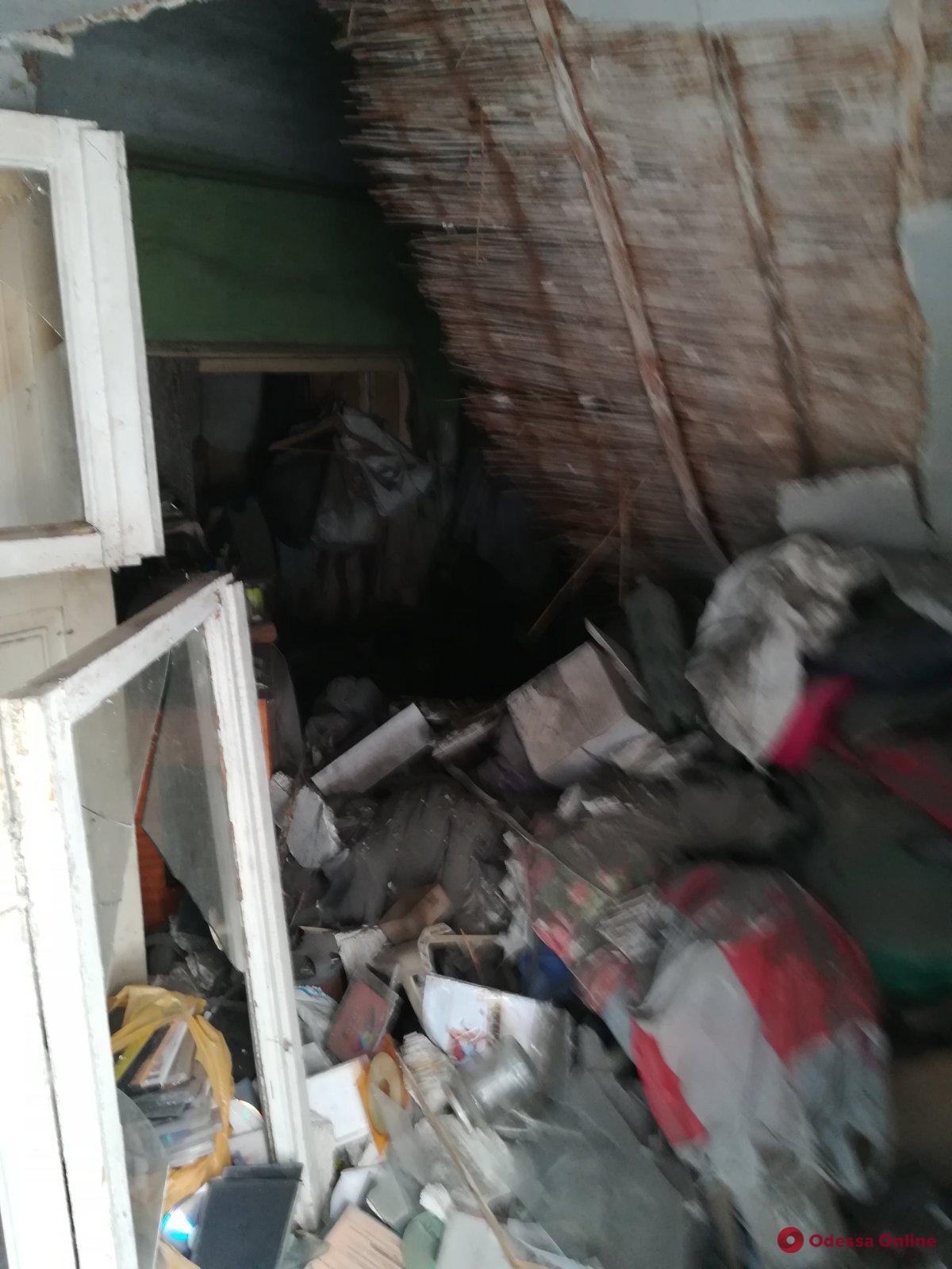 В Белгороде-Днестровском в частном доме рухнул потолок — под завалами нашли тело мужчины