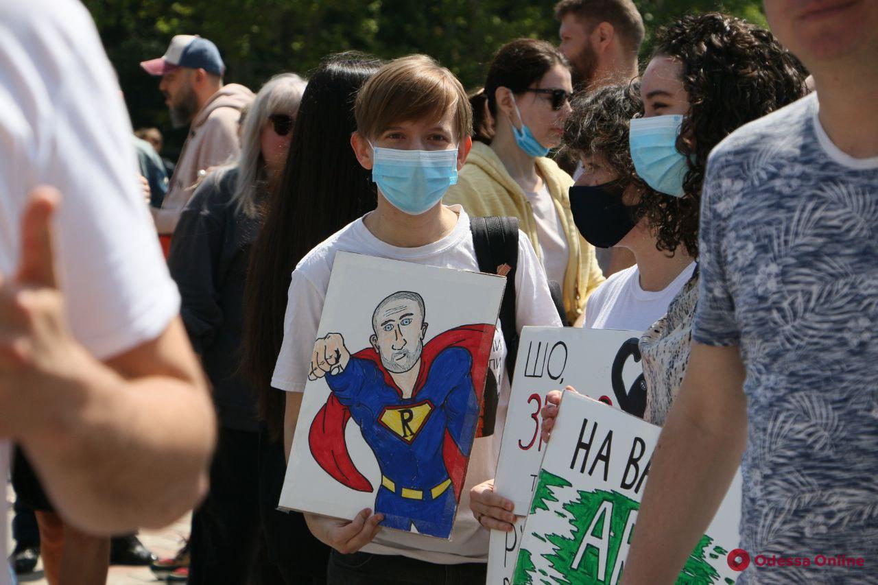Под Одесской ОГА проходит митинг в поддержку Александра Ройтбурда (фото)