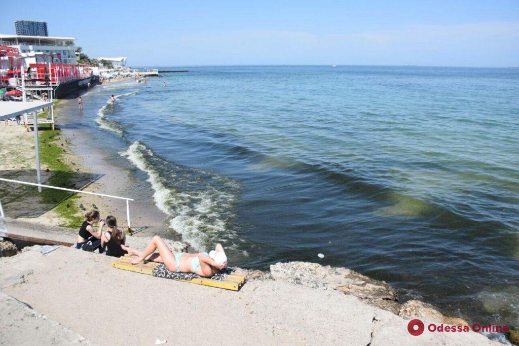 Одесса: холодное море и аншлаг на пляжах (фоторепортаж)