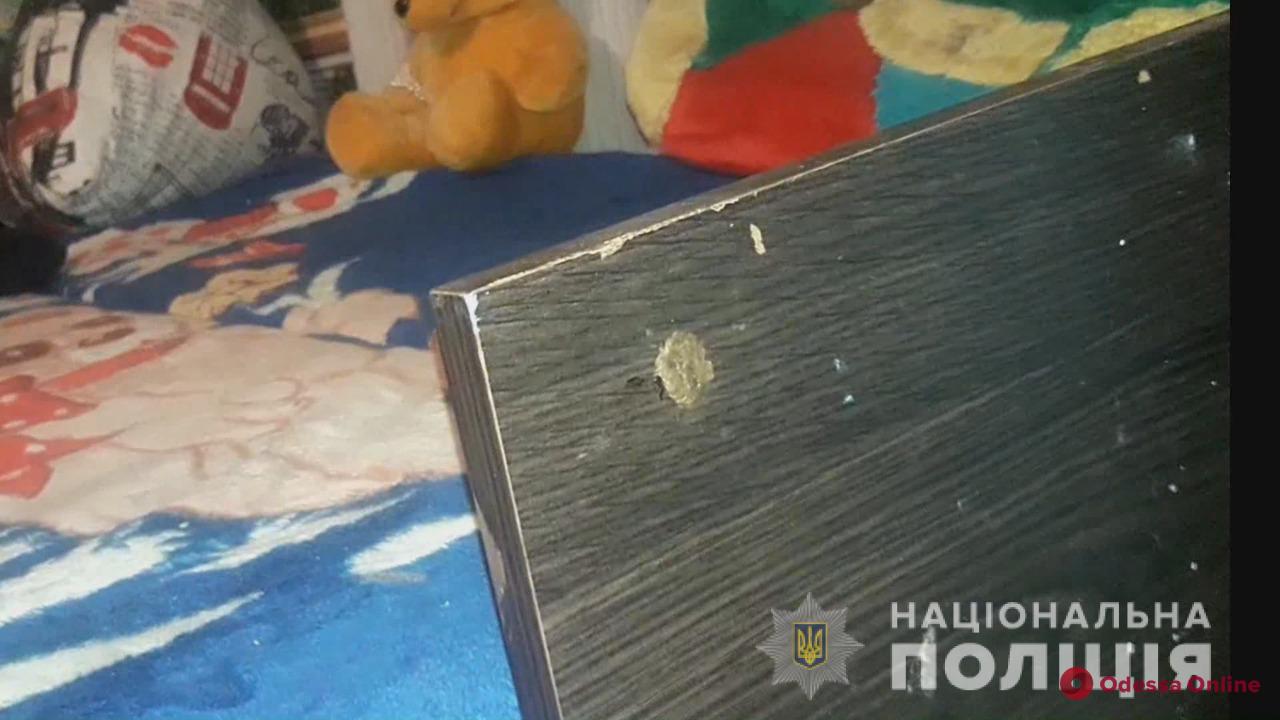 В Одесской области родители приковывали 11-летнюю дочь цепью к дивану