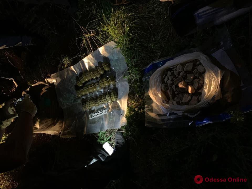 В Одессе поймали военнослужащего, который торговал боеприпасами (фото, видео)