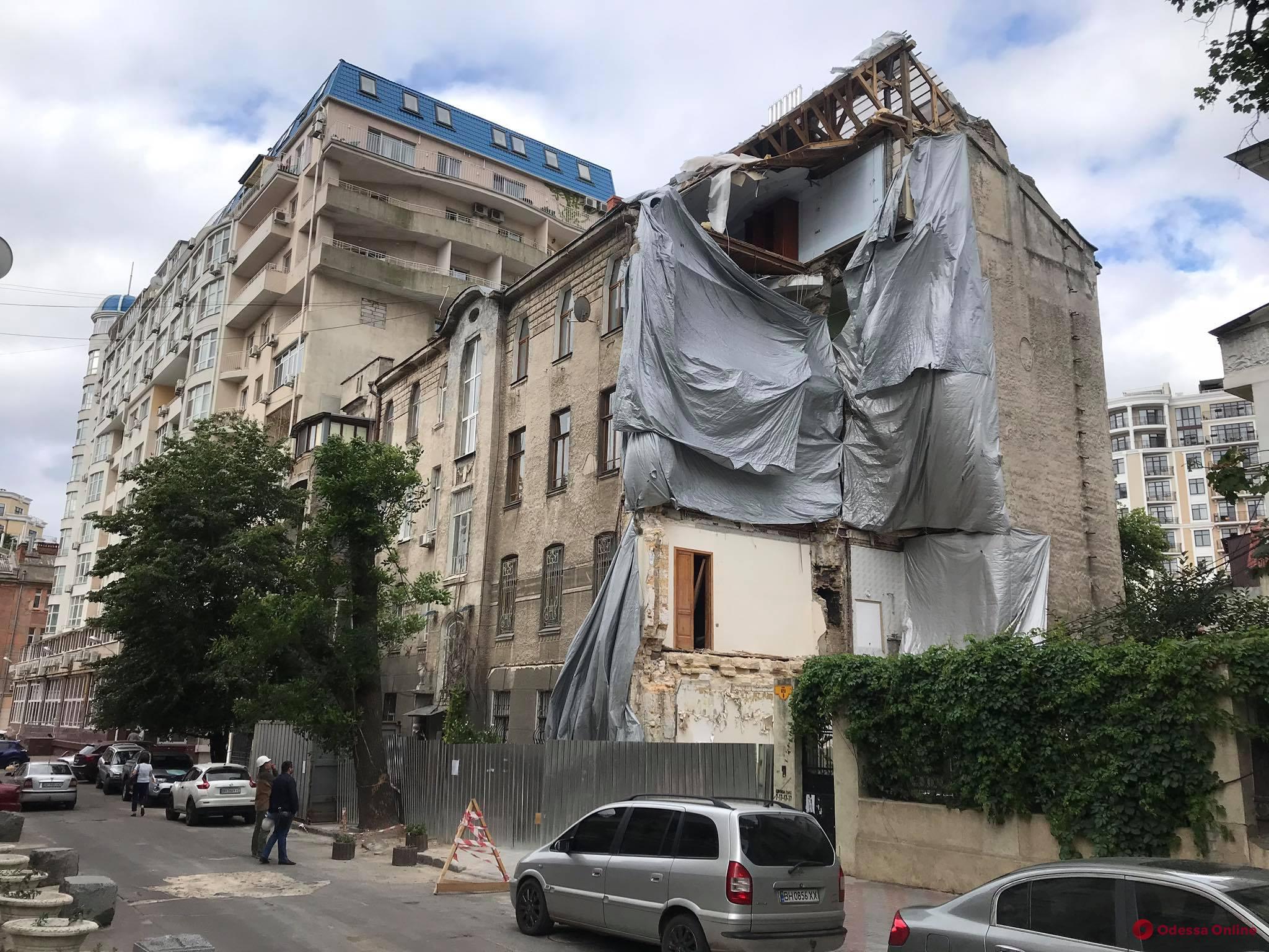 В Одессе идет подготовка к демонтажу аварийной стены дома на Ясной (фото)