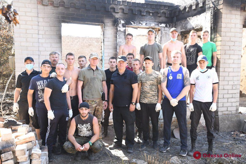Курсанты Одесского университета внутренних дел участвуют в ликвидации последствий пожаров в Луганской области (фото)