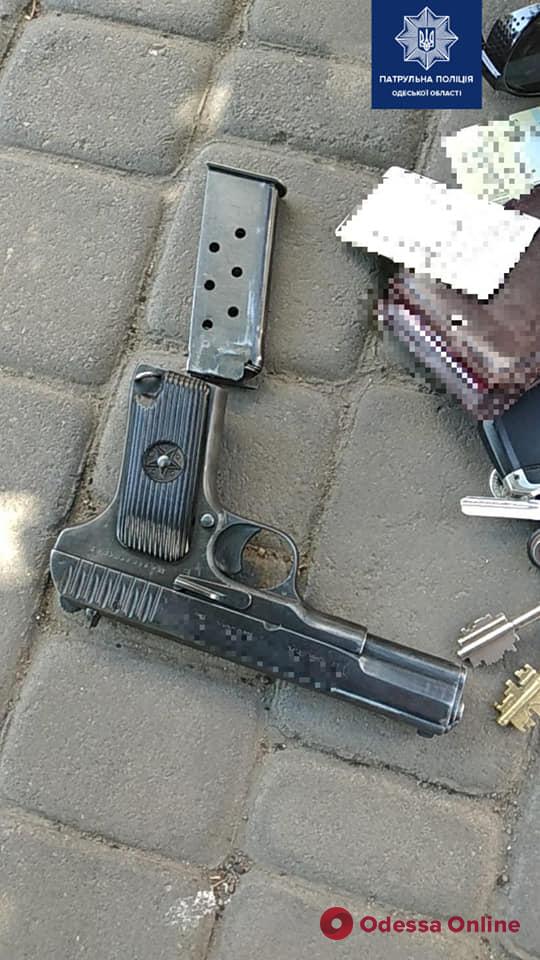В Одессе патрульные задержали вооруженных грабителей
