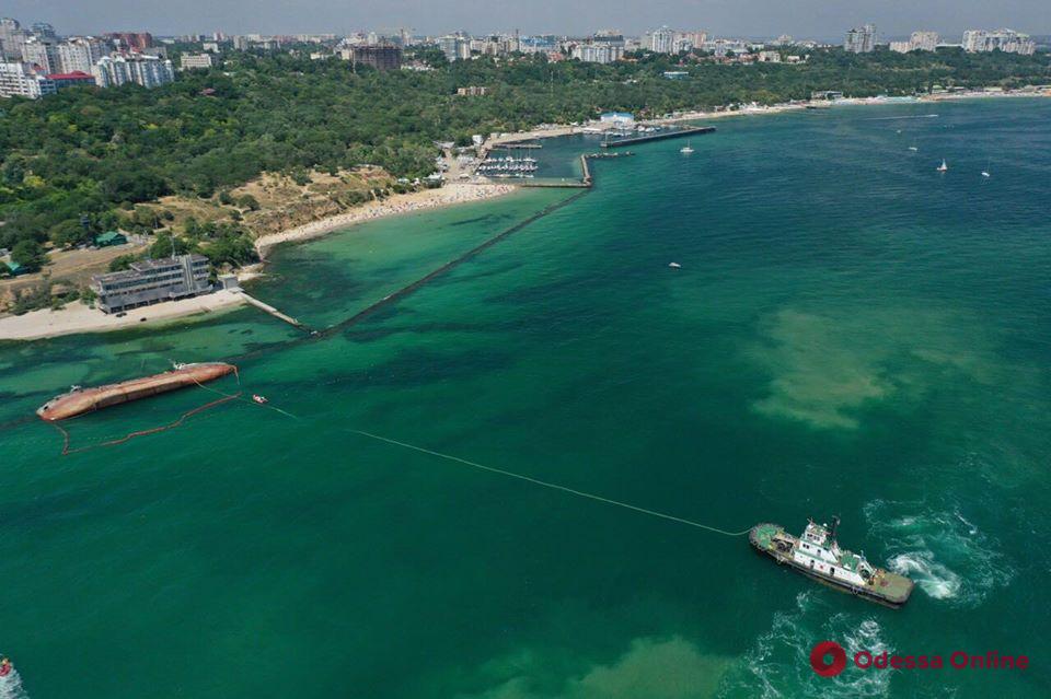 В Одессе готовятся к подъему танкера «Делфи» (фото, обновляется)