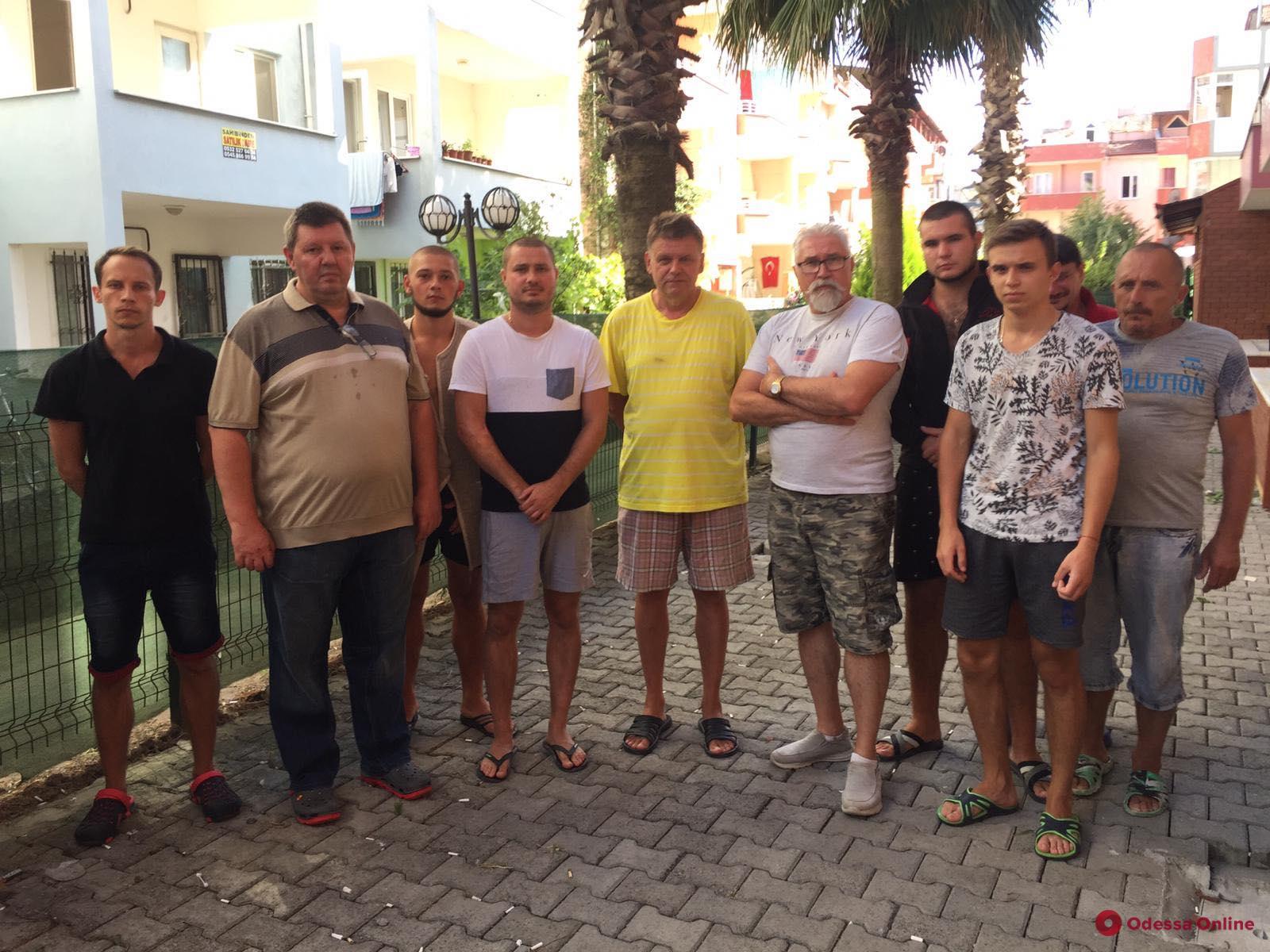 Украинские моряки застряли в Турции — нет связи с крюинговой компанией