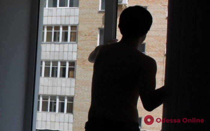 В Одессе парень выпрыгнул из окна квартиры на 23-м этаже