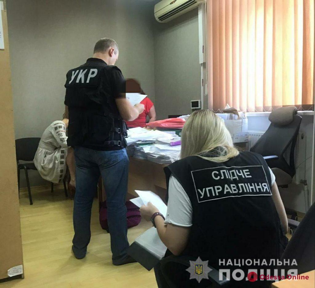 Одесская полиция задержала банду квартирных мошенников (фото и видео)