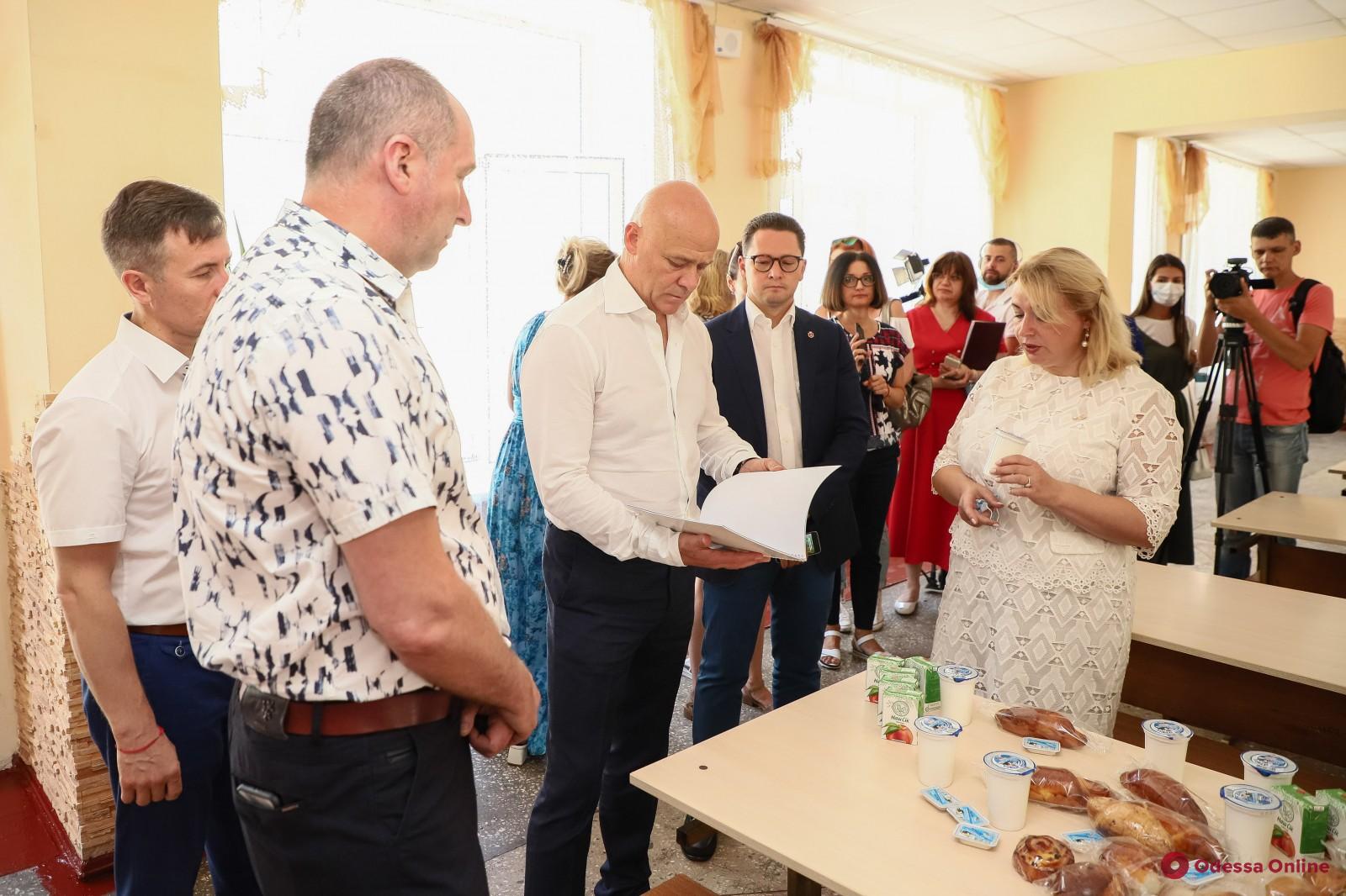 Мэр Одессы провел выездное совещание по вопросам организации учебного процесса в школах (фото)