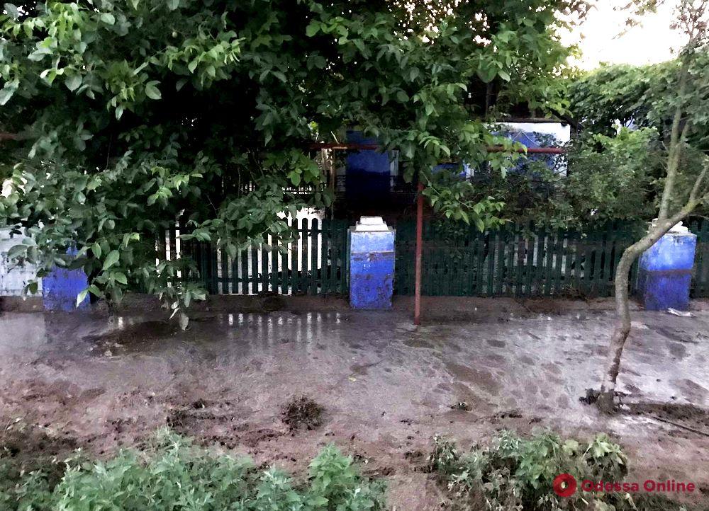 Ливень затопил дома в Великомихайловском районе
