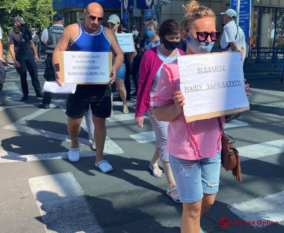 В Черноморске митингующие перекрывали въезды в порт