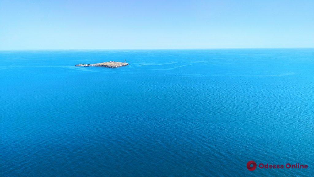 Впервые за 12 лет на остров Змеиный прилетел пограничный вертолет (фото и видео)