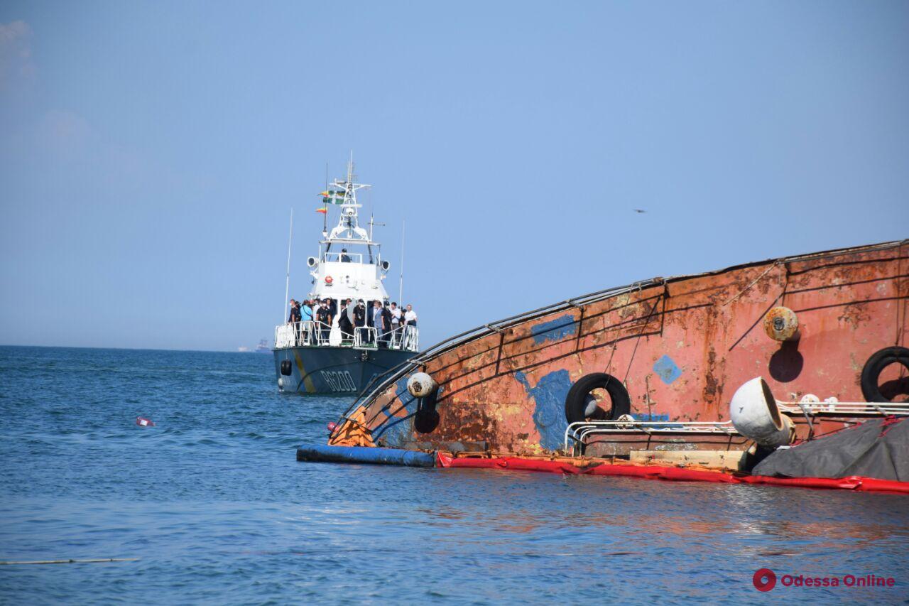 Зеленский ознакомился с состоянием ликвидации последствий аварии танкера Delfi