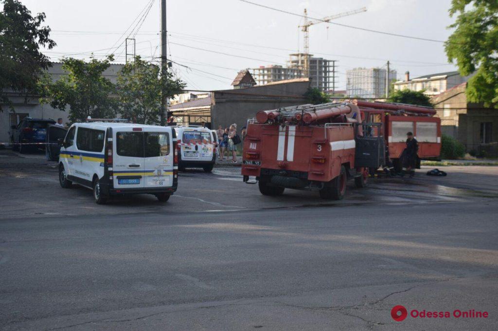 В Одессе на улице Бугаевской сгорели два автомобиля (фото)