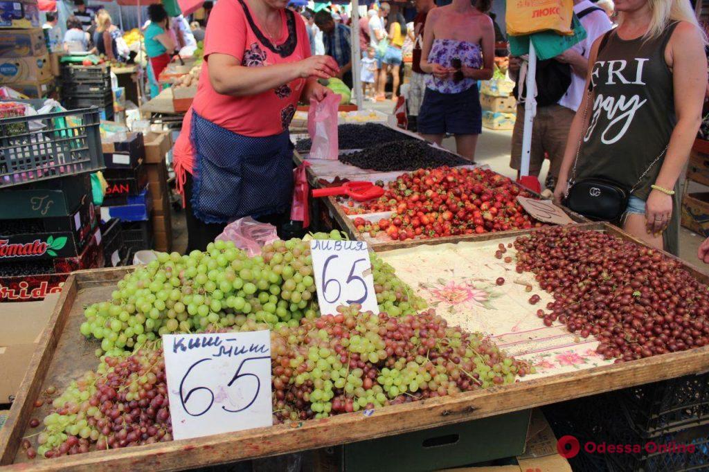 Арбузы, дыни и виноград: воскресные цены на одесском «Привозе»