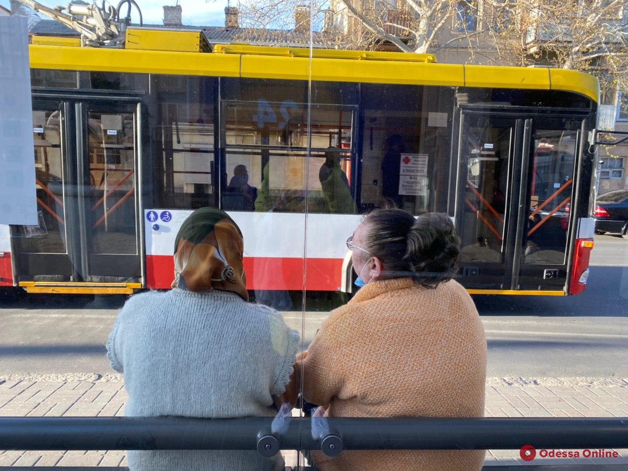 В Одессе работают 65 трамваев и 53 троллейбуса