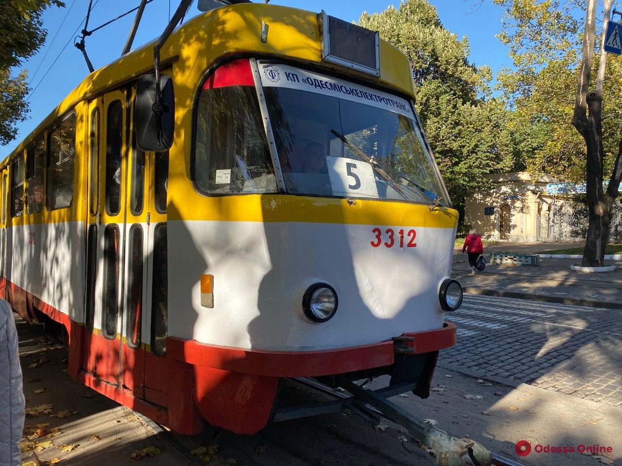 В Одессе временно не ходят два троллейбуса и трамвай