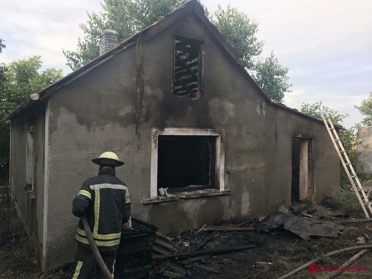 Под Одессой на пепелище сгоревшего дома нашли труп мужчины