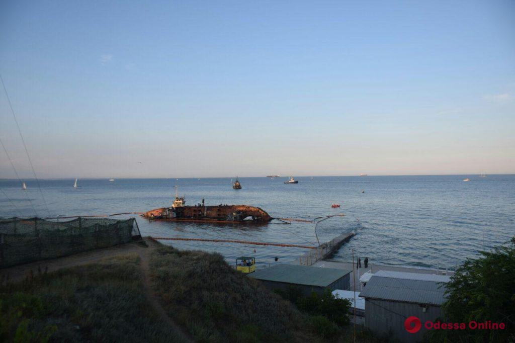 Поднять танкер Delphi сегодня снова не удалось