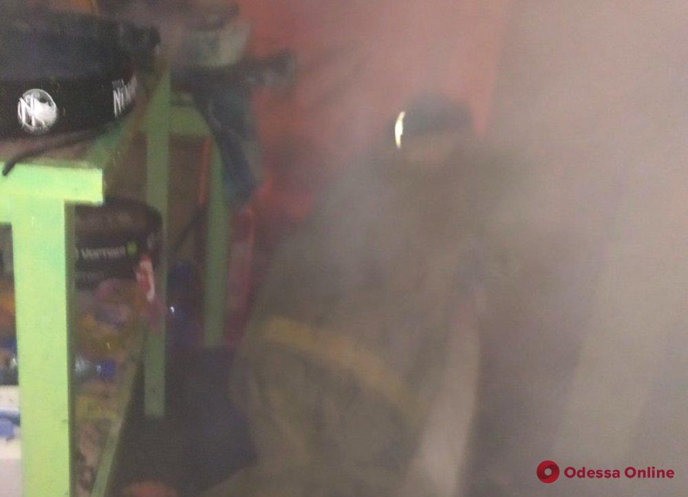В Одесской области тушили пожар на рынке