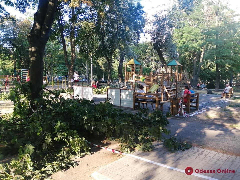 В Одессе благоустраивают сквер возле «Вымпела»