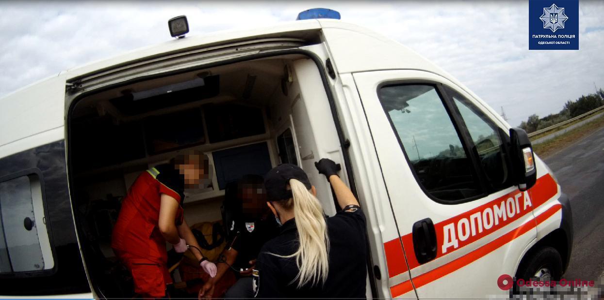 Одесские патрульные помогли мужчине, у которого случился инсульт