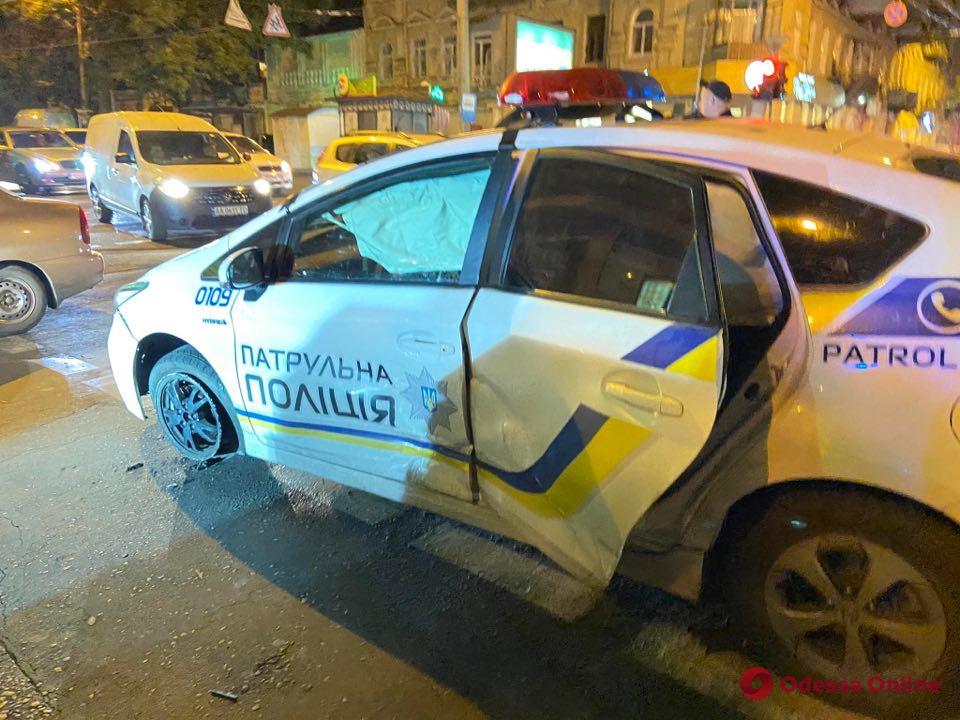 At the corner of Kanatnaya and Uspenskaya there was an accident involving a police car (photo)