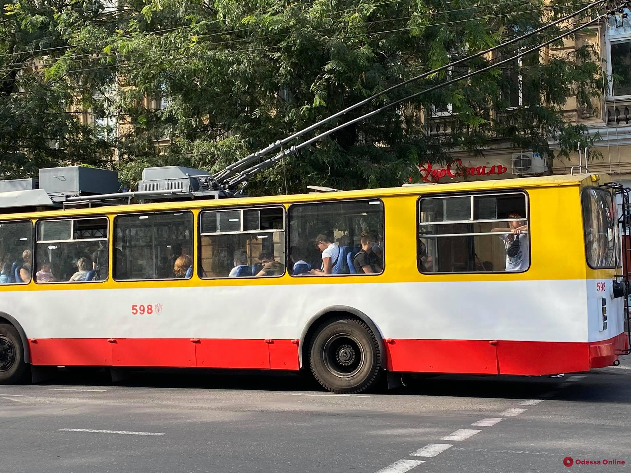 В Одессе работают 55 трамваев и 42 троллейбуса