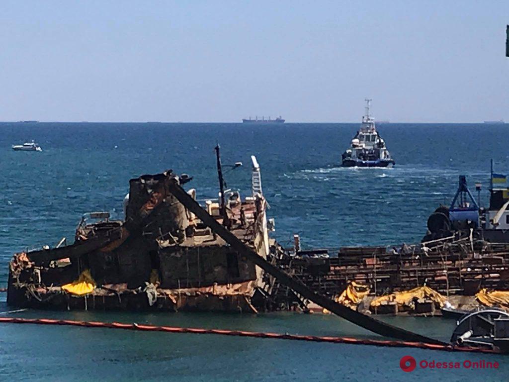 Одесса: затонувший танкер «Делфи» снова пытаются поднять на киль