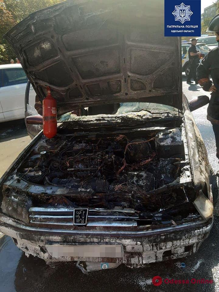 In the village of Kotovsky, patrolmen extinguished a burning car