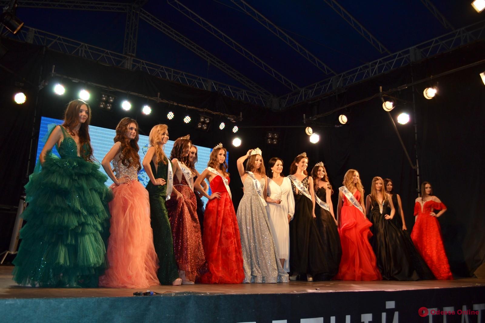 В Летнем театре выбирали «Мисс Туризм Украина-2020» (фото)