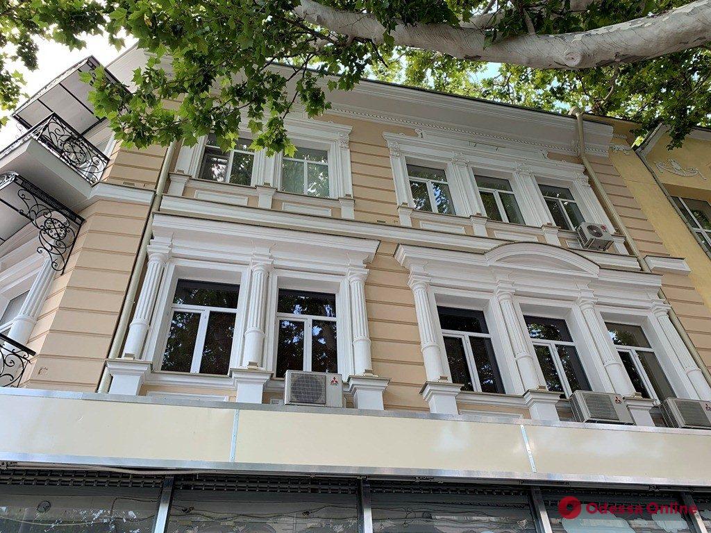 В Одессе оштрафуют владельцев квартир, которые откажутся убрать кондиционеры с фасадов