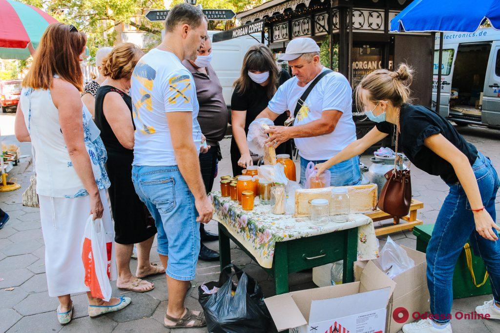 В Одессе православные христиане отмечают Медовый Спас (фоторепортаж)