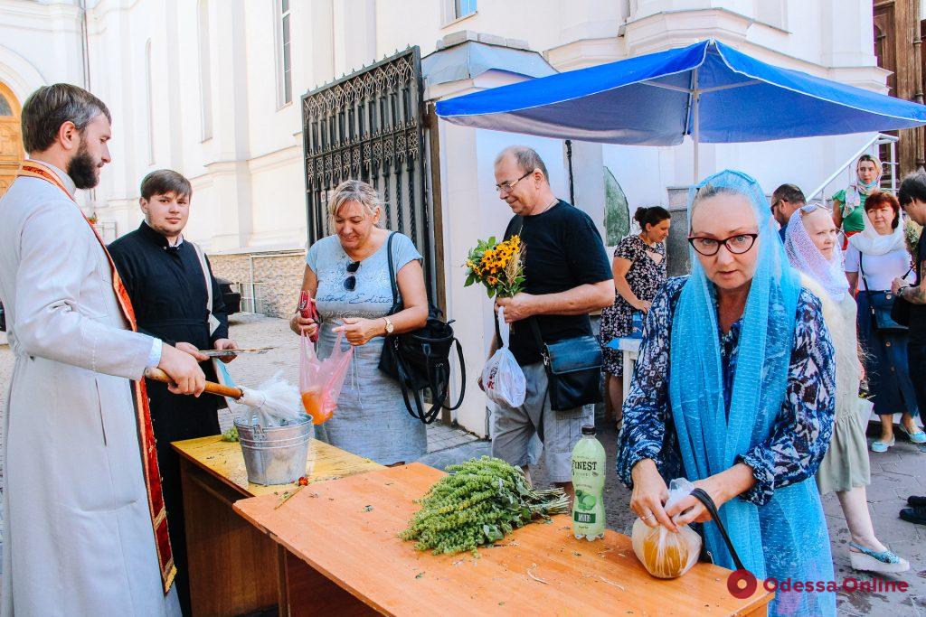 В Одессе православные христиане отмечают Медовый Спас (фоторепортаж)