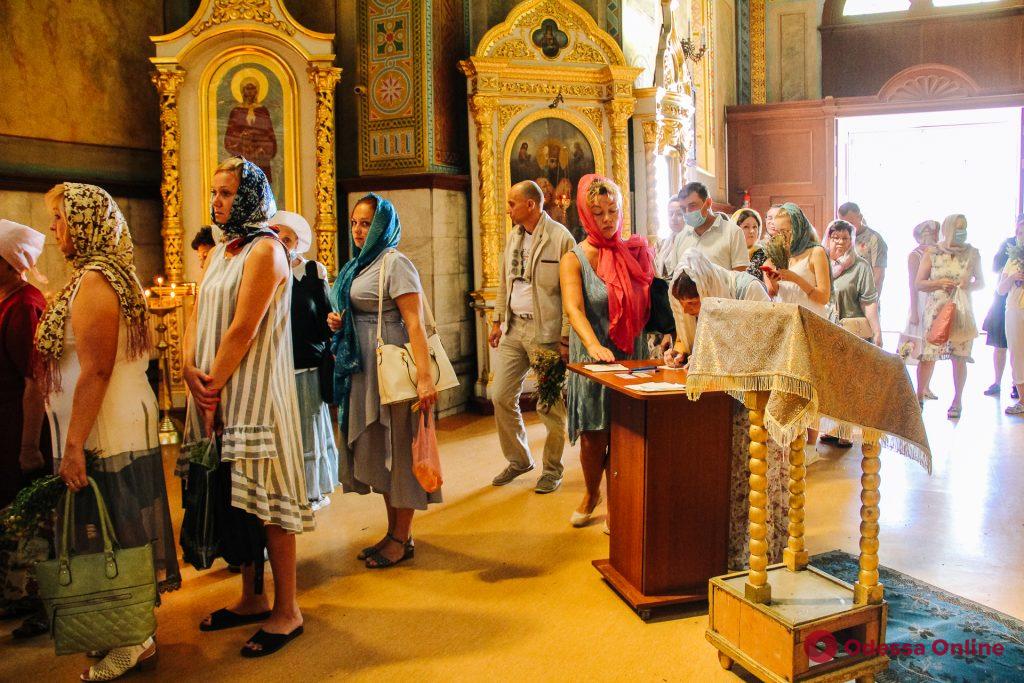 В Одессе православные христиане отмечают Медовый Спас (фоторепортаж)