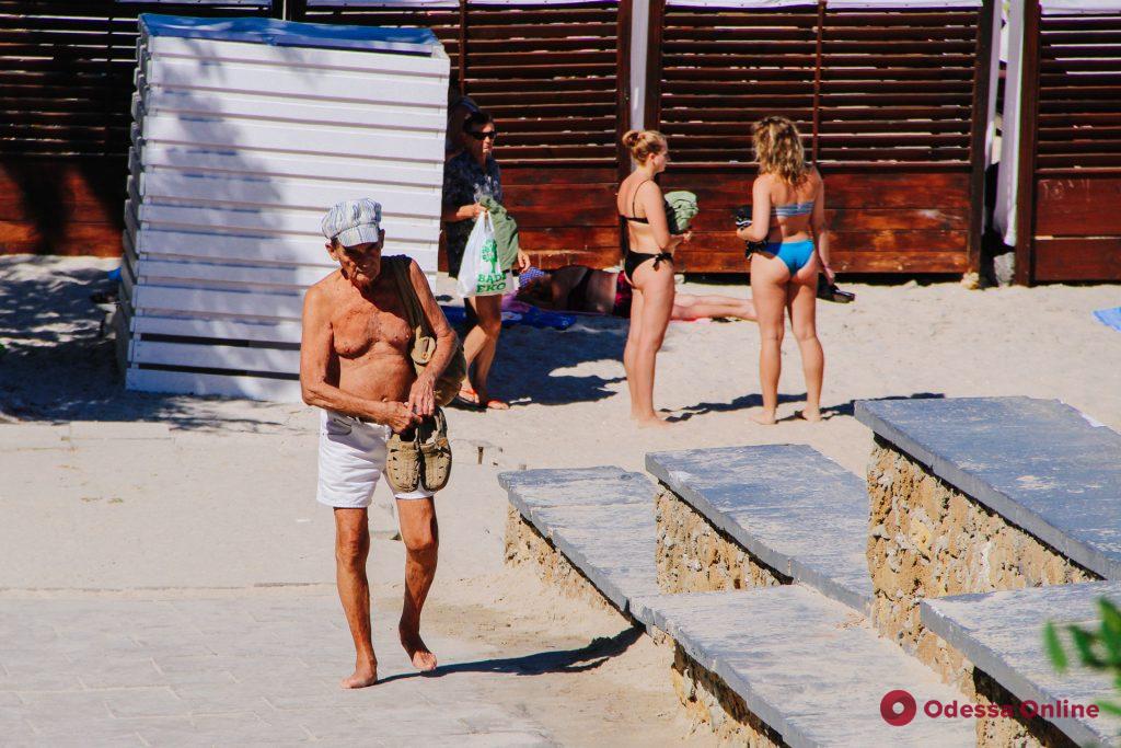 Каким был последний день лета на одесском побережье (фоторепортаж)