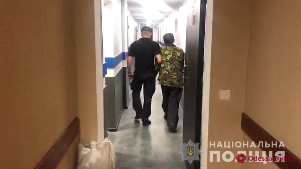 Одесские полицейские задержали подозреваемого в двойном убийстве на поселке Котовского (фото и видео)