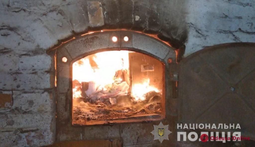 В Одесской области полиция сожгла наркотики в печи (видео)