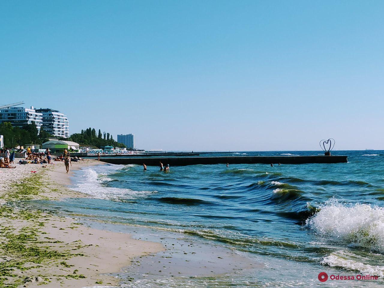 Odessa beach has become a platform for an unusual art installation (photo)